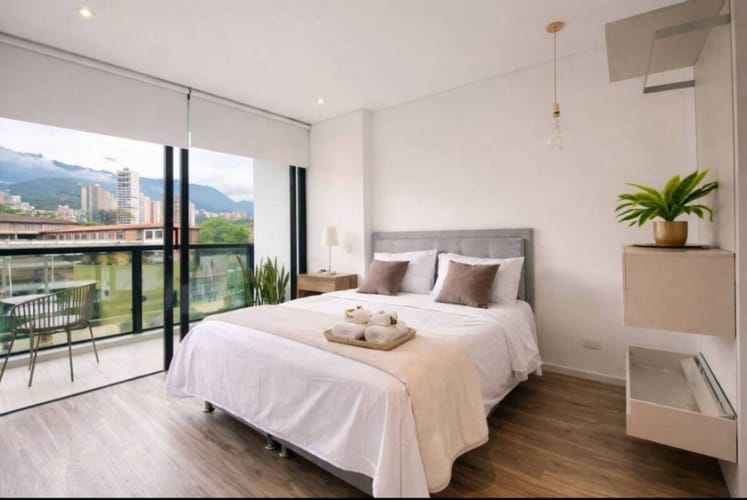 Apartamento de 2 alcobas en arriendo en El Poblado, Medellín, 87 m² · foto 4 de 24