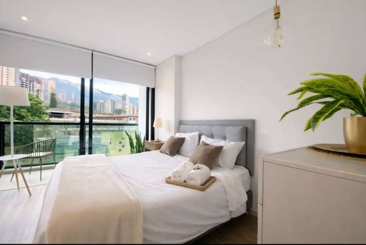 Apartamento de 2 alcobas en arriendo en El Poblado, Medellín, 87 m² · foto 5 de 24