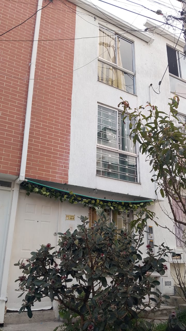 Casa en venta en Bolonia I, Bogotá · foto 2 de 2