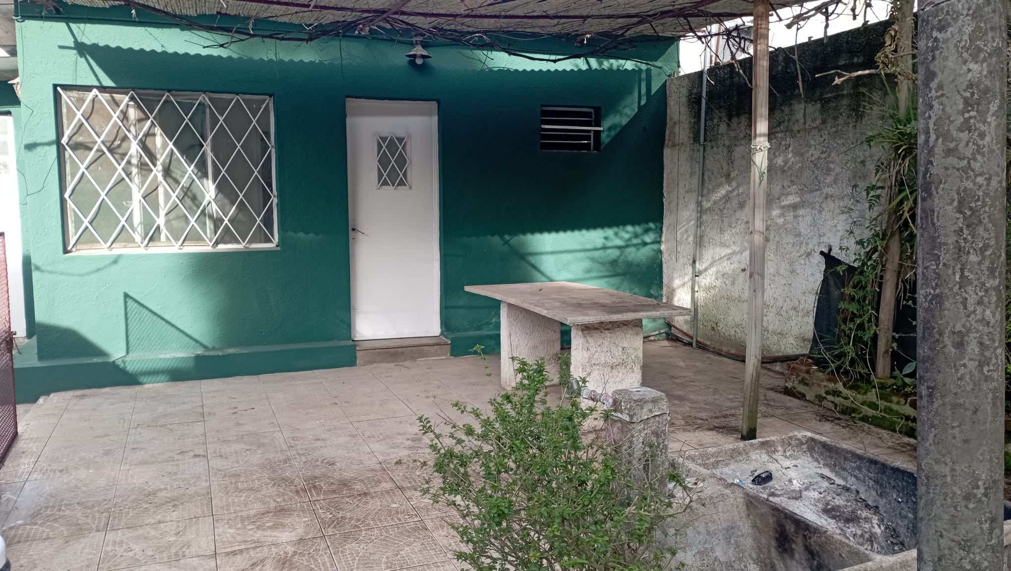 SE ALQUILA CASA AL FONDO 2 DORMITORIOS PINAR NORTE