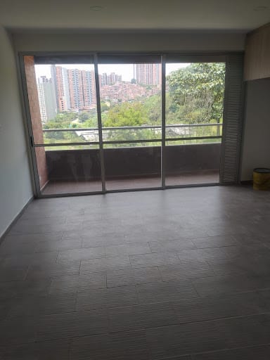 Apartamento de 3 alcobas en arriendo en Glorieta Pilsen, Itagüí, 76 m² · foto 4 de 9