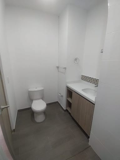 Apartamento de 3 alcobas en arriendo en Glorieta Pilsen, Itagüí, 76 m² · foto 5 de 9