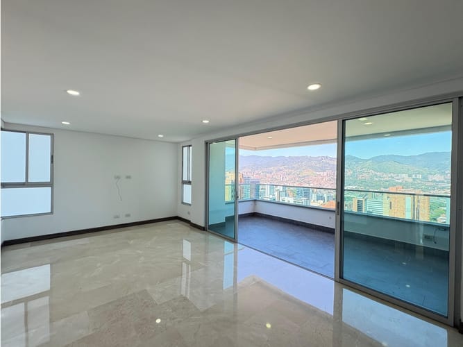 Apartamento de 3 alcobas en arriendo en La Florida, Medellín, 137 m² · foto 2 de 19