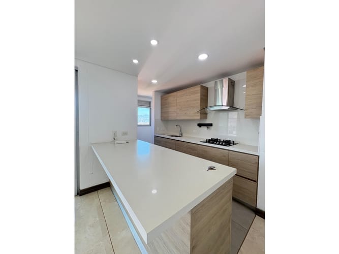 Apartamento de 3 alcobas en arriendo en La Florida, Medellín, 137 m² · foto 3 de 19