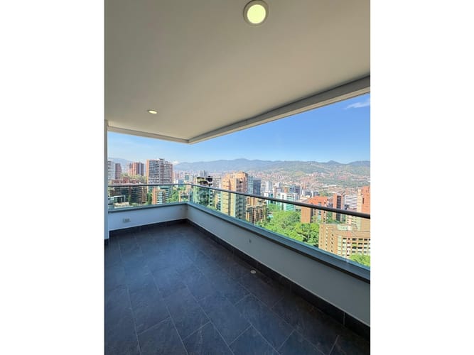 Apartamento de 3 alcobas en arriendo en La Florida, Medellín, 137 m² · foto 5 de 19