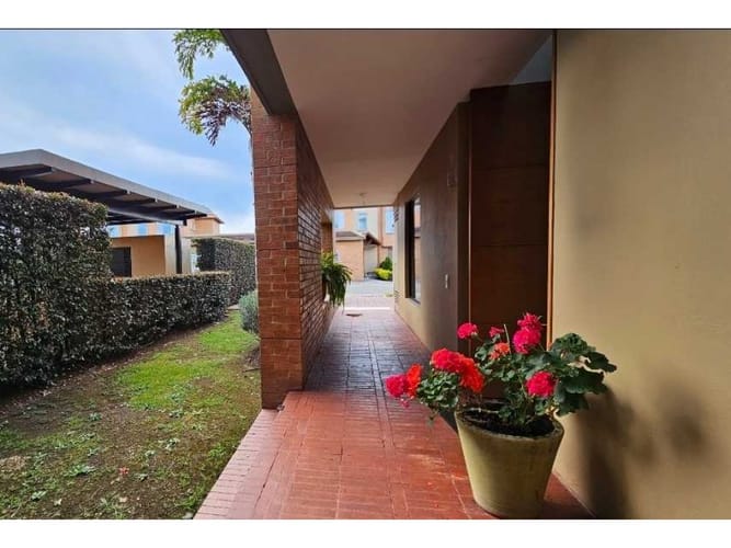 Casa de 3 alcobas en venta en Cc Fontanar, Chía, 252 m² · foto 3 de 23