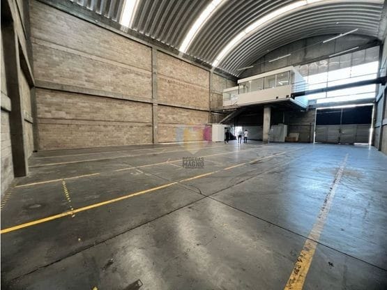 Bodega en arriendo en Caqueta, La Estrella, 560 m² · foto 2 de 4