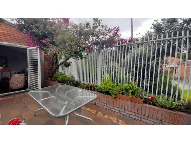 Casa de 2 alcobas en venta en Niza, Bogotá, 240 m² · foto 8 de 18