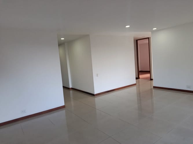 Apartamento de 3 alcobas en venta en El Tesoro, Medellín, 140 m² · foto 2 de 9