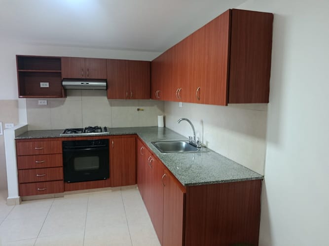 Apartamento de 3 alcobas en venta en El Tesoro, Medellín, 140 m² · foto 3 de 9
