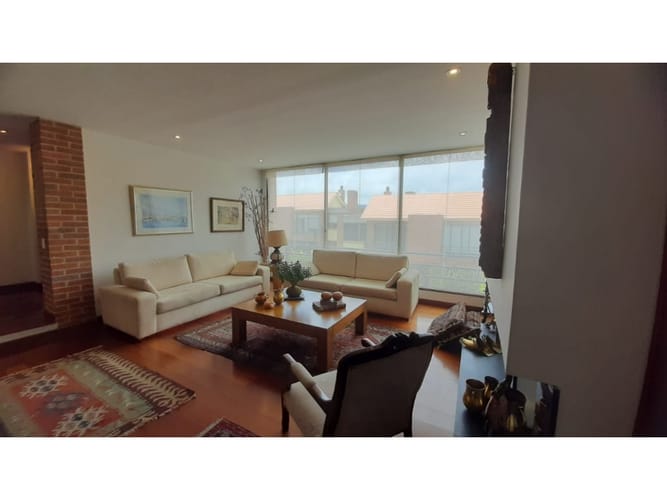 Casa de 4 alcobas en venta en Lindaraja, Bogotá, 300 m² · foto 3 de 24