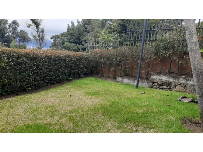 Casa de 4 alcobas en venta en Lindaraja, Bogotá, 300 m² · foto 9 de 24
