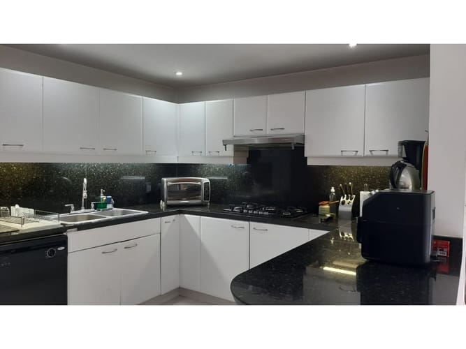 Casa de 4 alcobas en venta en Lindaraja, Bogotá, 300 m² · foto 12 de 24