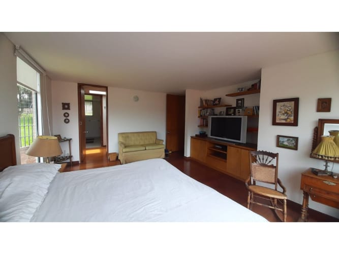 Casa de 4 alcobas en venta en Lindaraja, Bogotá, 300 m² · foto 18 de 24