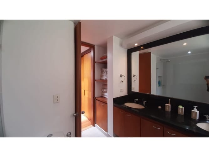 Casa de 4 alcobas en venta en Lindaraja, Bogotá, 300 m² · foto 20 de 24