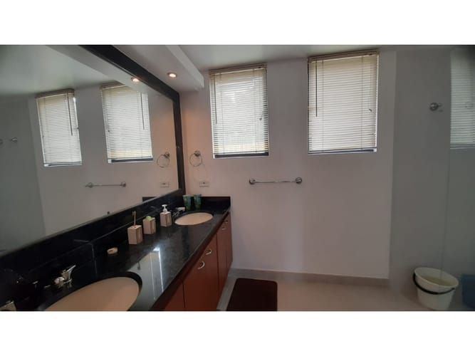 Casa de 4 alcobas en venta en Lindaraja, Bogotá, 300 m² · foto 21 de 24