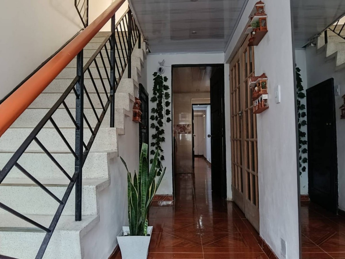 Casa en venta en Eduardo Santos, Bogotá · foto 6 de 17