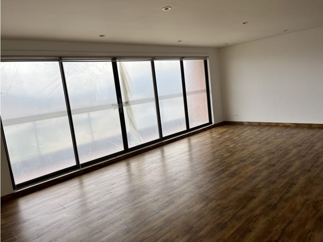 Apartamento de 3 alcobas en venta en Colina Campestre, Bogotá, 146 m² · foto 2 de 24