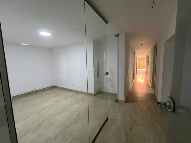 Oficina en arriendo en El Poblado, Medellín, 190 m² · foto 4 de 21