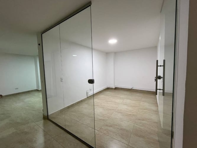 Oficina en arriendo en El Poblado, Medellín, 190 m² · foto 5 de 21