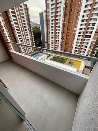 Apartamento de 2 alcobas en arriendo en Cordoba, Medellín, 70 m² · foto 3 de 14
