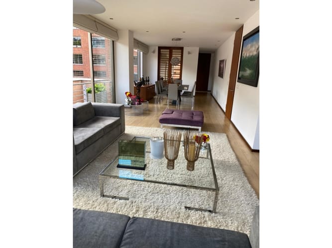 Apartamento de 3 alcobas en venta en Chicó Reservado, Bogotá, 209 m² · foto 2 de 15