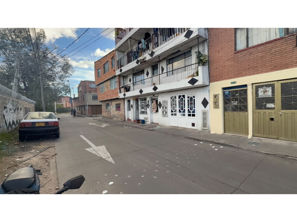Casa en venta en San Jose De Fontibon, Bogotá · foto 2 de 24