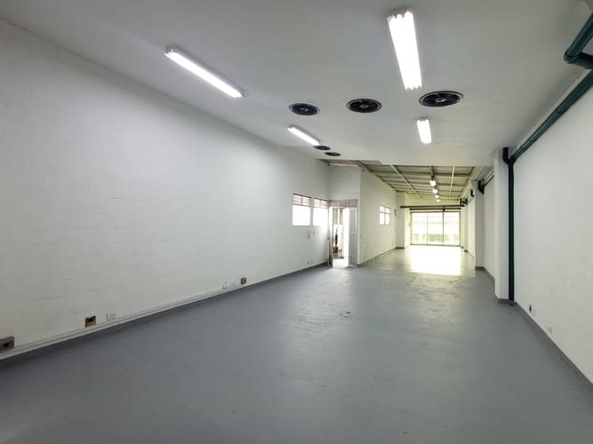 Bodega en arriendo en Viviendas Del Sur, Medellín, 120 m² · foto 2 de 4