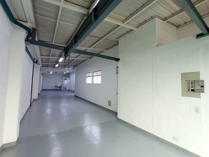 Bodega en arriendo en Viviendas Del Sur, Medellín, 120 m² · foto 3 de 4
