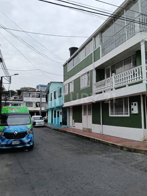 Casa de 8 alcobas en venta en Refugio, Villavicencio, 370 m² · foto 2 de 7