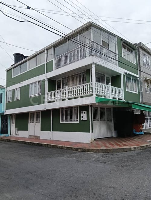 Casa de 8 alcobas en venta en Refugio, Villavicencio, 370 m² · foto 5 de 7