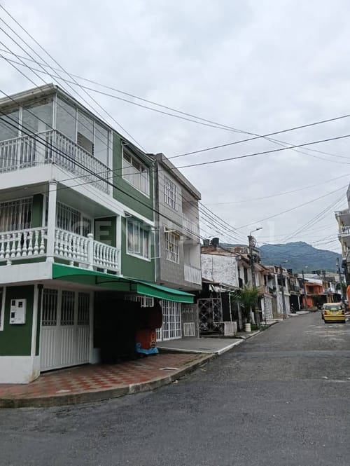 Casa de 8 alcobas en venta en Refugio, Villavicencio, 370 m² · foto 7 de 7