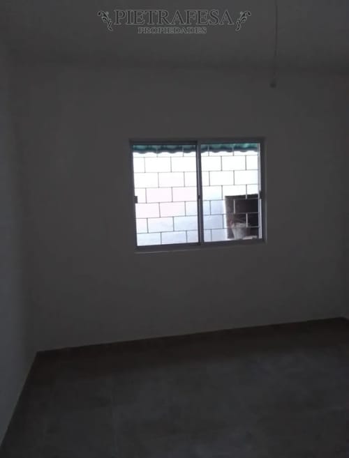 Apartamento en alquiler, 2 dormitorios, 1 baño, patio con parrillero. Sin gastos comunes. Buceo. · Foto 4