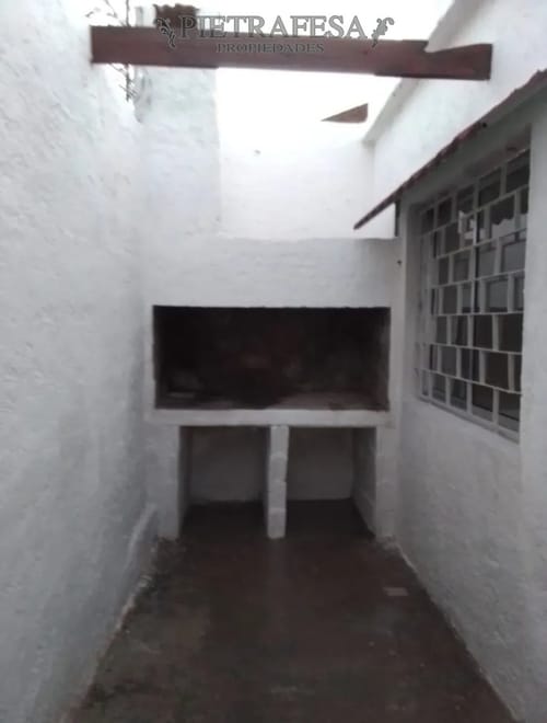 Apartamento en alquiler, 2 dormitorios, 1 baño, patio con parrillero. Sin gastos comunes. Buceo. · Foto 7