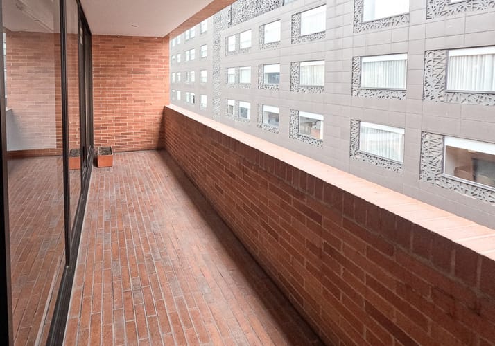 Apartamento de 1 alcoba en venta en Chico Norte, Bogotá, 52 m² · foto 2 de 24