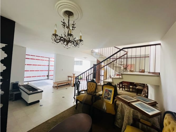Casa de 5 alcobas en venta en Simon Bolivar, Medellín, 450 m² · foto 3 de 15