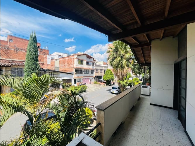 Casa de 5 alcobas en venta en Simon Bolivar, Medellín, 450 m² · foto 9 de 15