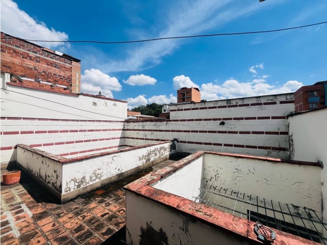 Casa de 5 alcobas en venta en Simon Bolivar, Medellín, 450 m² · foto 10 de 15