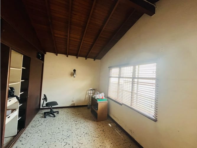 Casa de 5 alcobas en venta en Simon Bolivar, Medellín, 450 m² · foto 13 de 15
