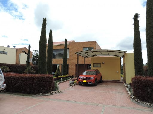 Casa de 3 alcobas en arriendo en Cota, 232 m² · foto 3 de 24