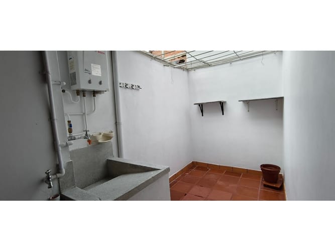 Apartamento de 7 alcobas en arriendo en Estadio, Medellín, 200 m² · foto 22 de 24