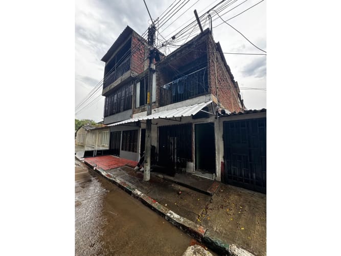 Casa de 4 alcobas en venta en Petecuy Iii Etapa, Cali, 150 m² · foto 2 de 23
