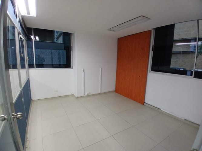 Oficina en arriendo en Los Balsos, Medellín, 90 m² · foto 3 de 7