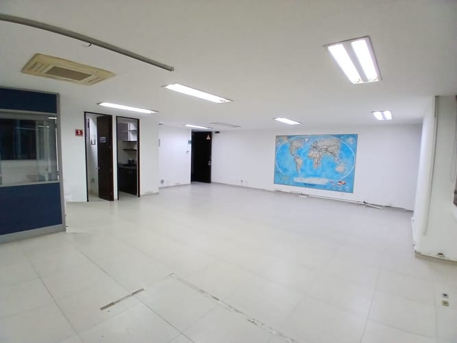 Oficina en arriendo en Los Balsos, Medellín, 90 m² · foto 6 de 7