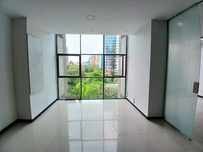 Local en arriendo en Los Balsos, Medellín, 65 m² · foto 2 de 10