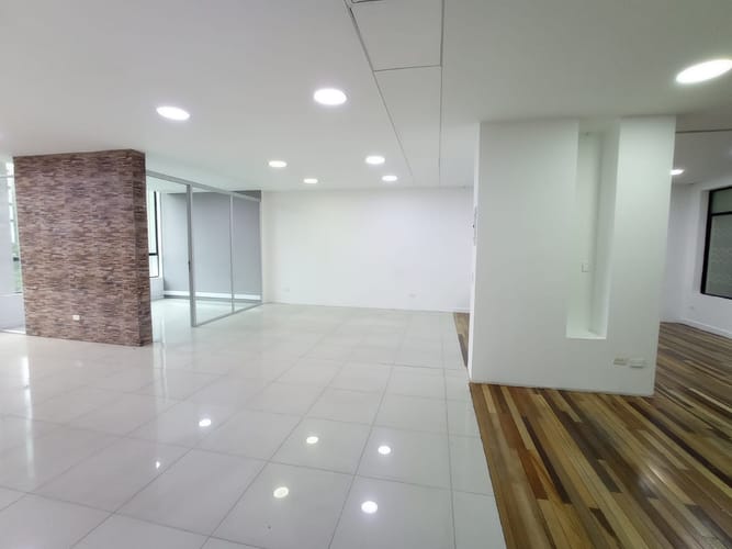 Local en arriendo en Los Balsos, Medellín, 138 m² · foto 2 de 8