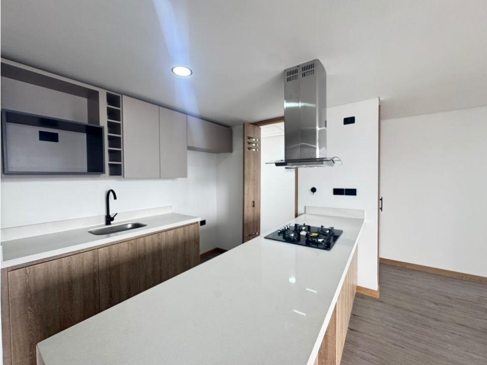 Apartamento en arriendo en El Poblado, Medellín · foto 2 de 14