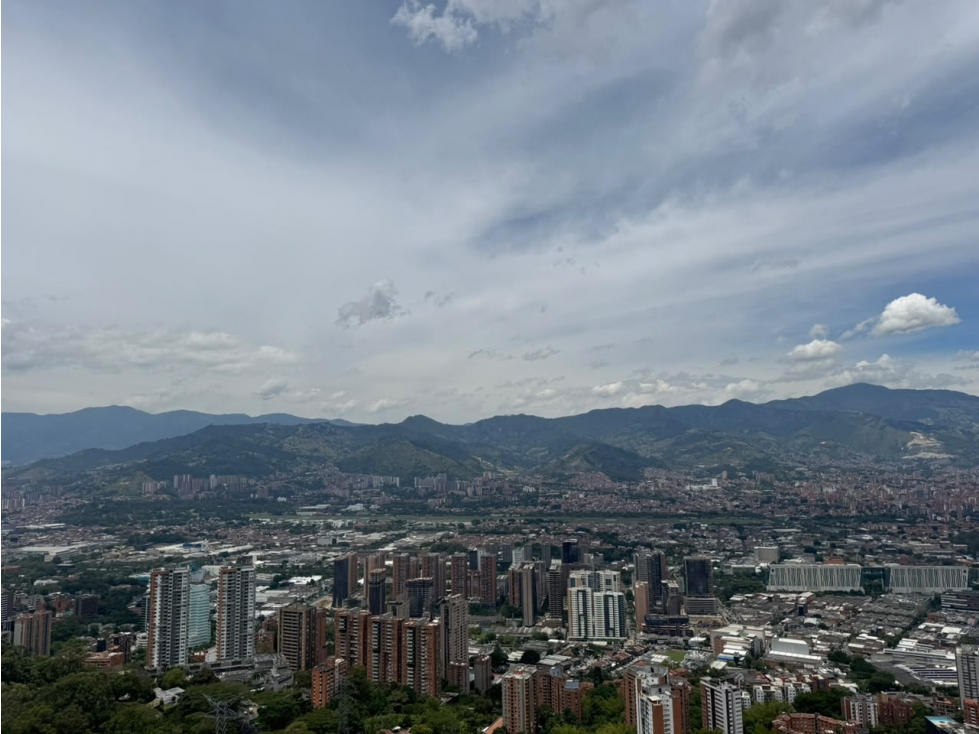 Apartamento en arriendo en El Poblado, Medellín · foto 3 de 14