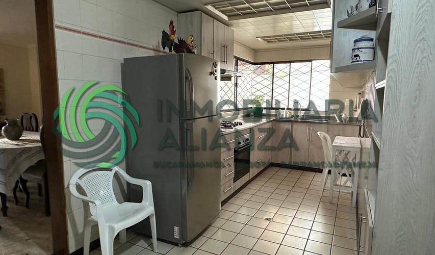 Apartamento de 5 alcobas en venta en Cabecera Del Llano, Bucaramanga, 205 m² · foto 10 de 24