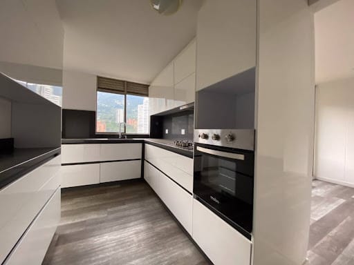 Apartamento de 3 alcobas en arriendo en Loma Del Campestre, Medellín, 135 m² · foto 3 de 20